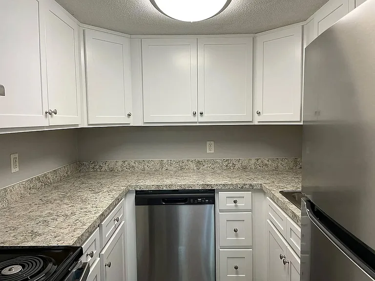Coach Lantern Apartments — Photo 4