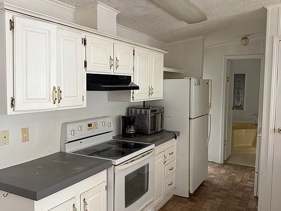 4th image of 4411 NE 21st St