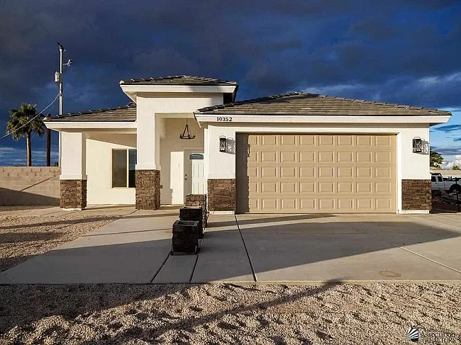 10352 N Frontage Rd