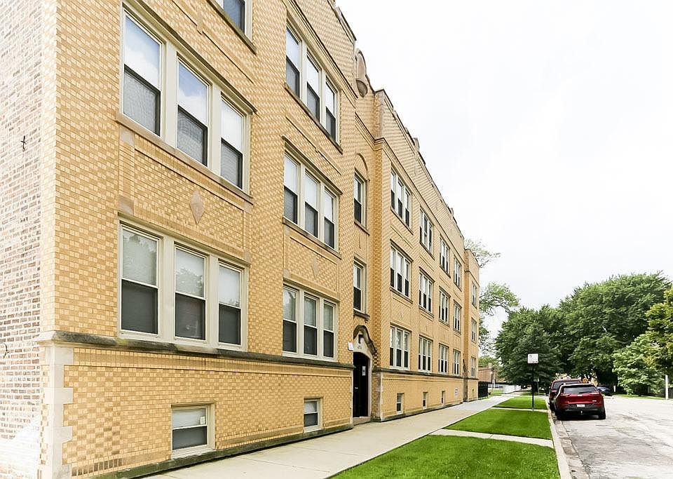 1st image of 4715 W Cornelia Ave #3W
