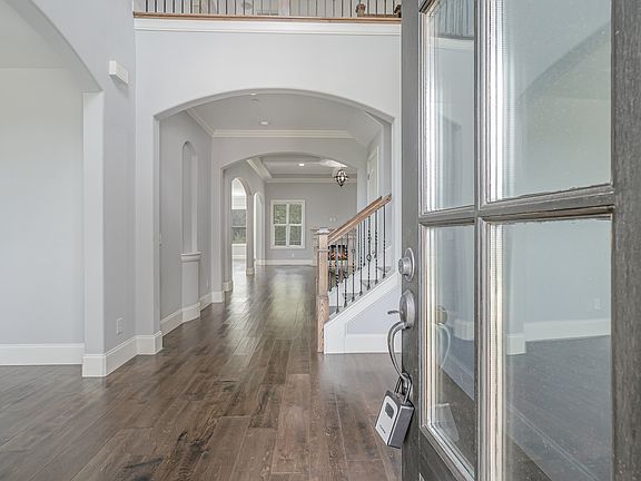 5th image of 216 Belvedere Cir