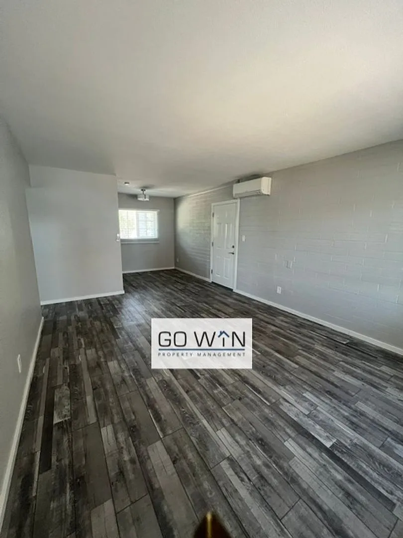 44 E Roanoke Ave — Photo 3