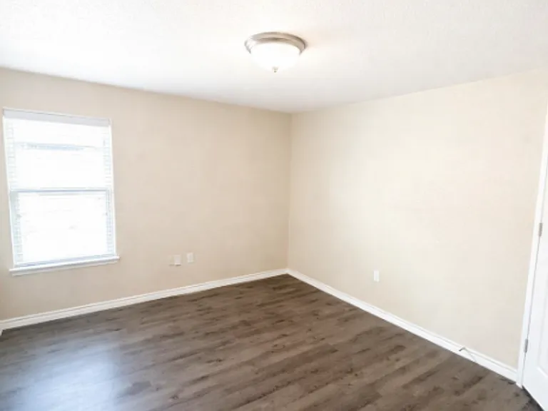 1018 Zora Dr #B — Photo 6