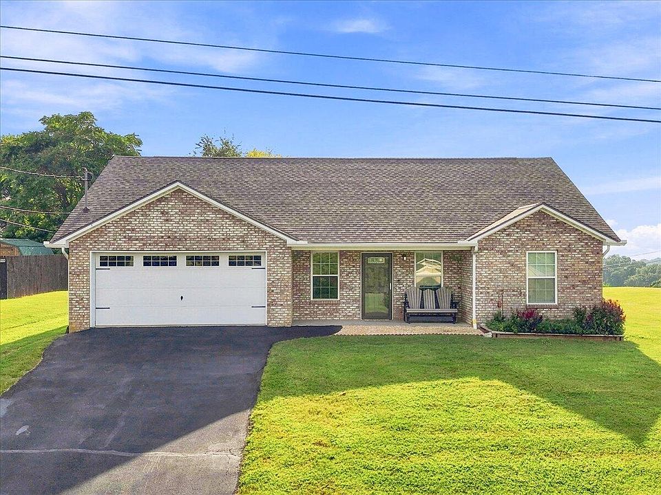1st image of 611 Privet Dr