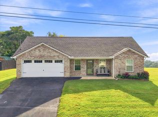 611 Privet Dr, Dandridge, TN 37725