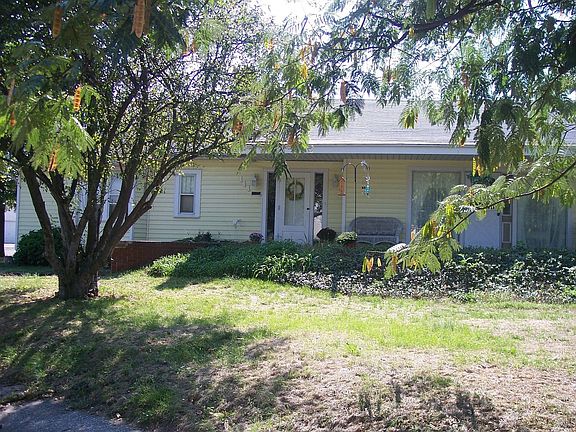 2nd image of 111 E McCasland Ave