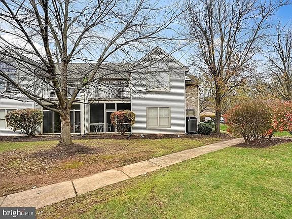 175 Crescent Back /Deck