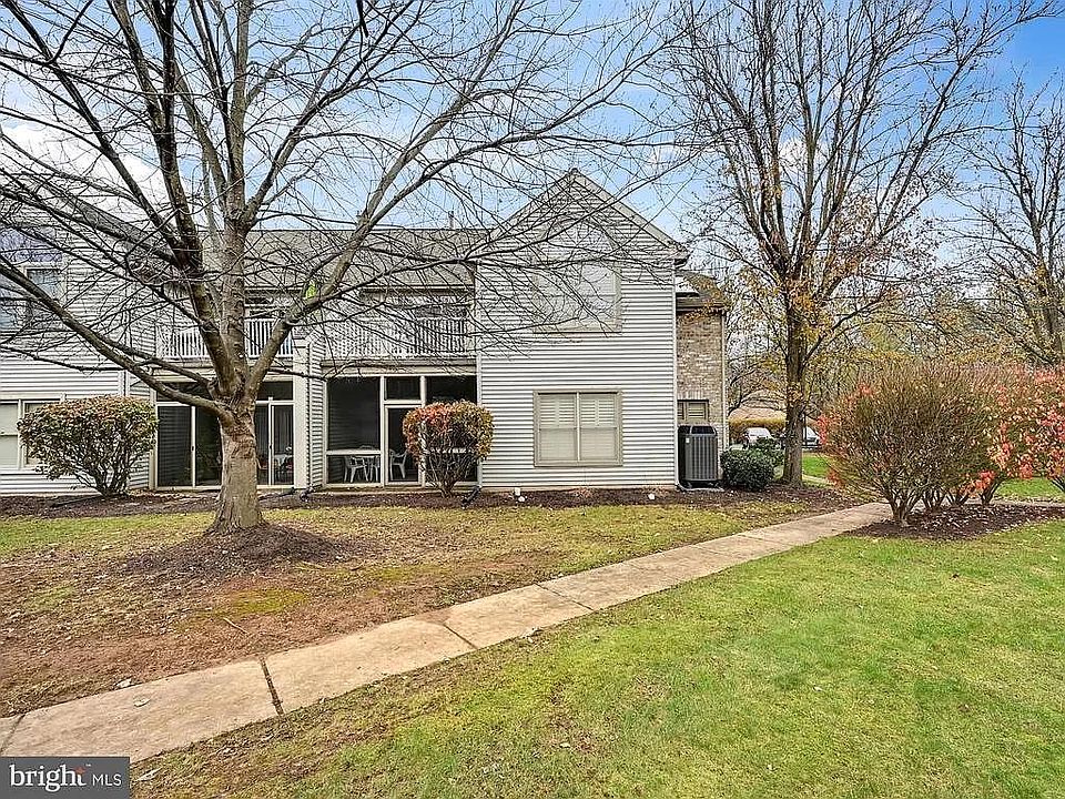 175 Crescent Back /Deck