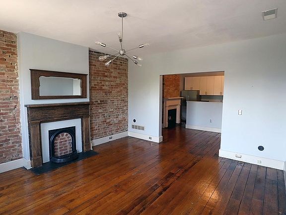 5th image of 402 Liberty Hl #2