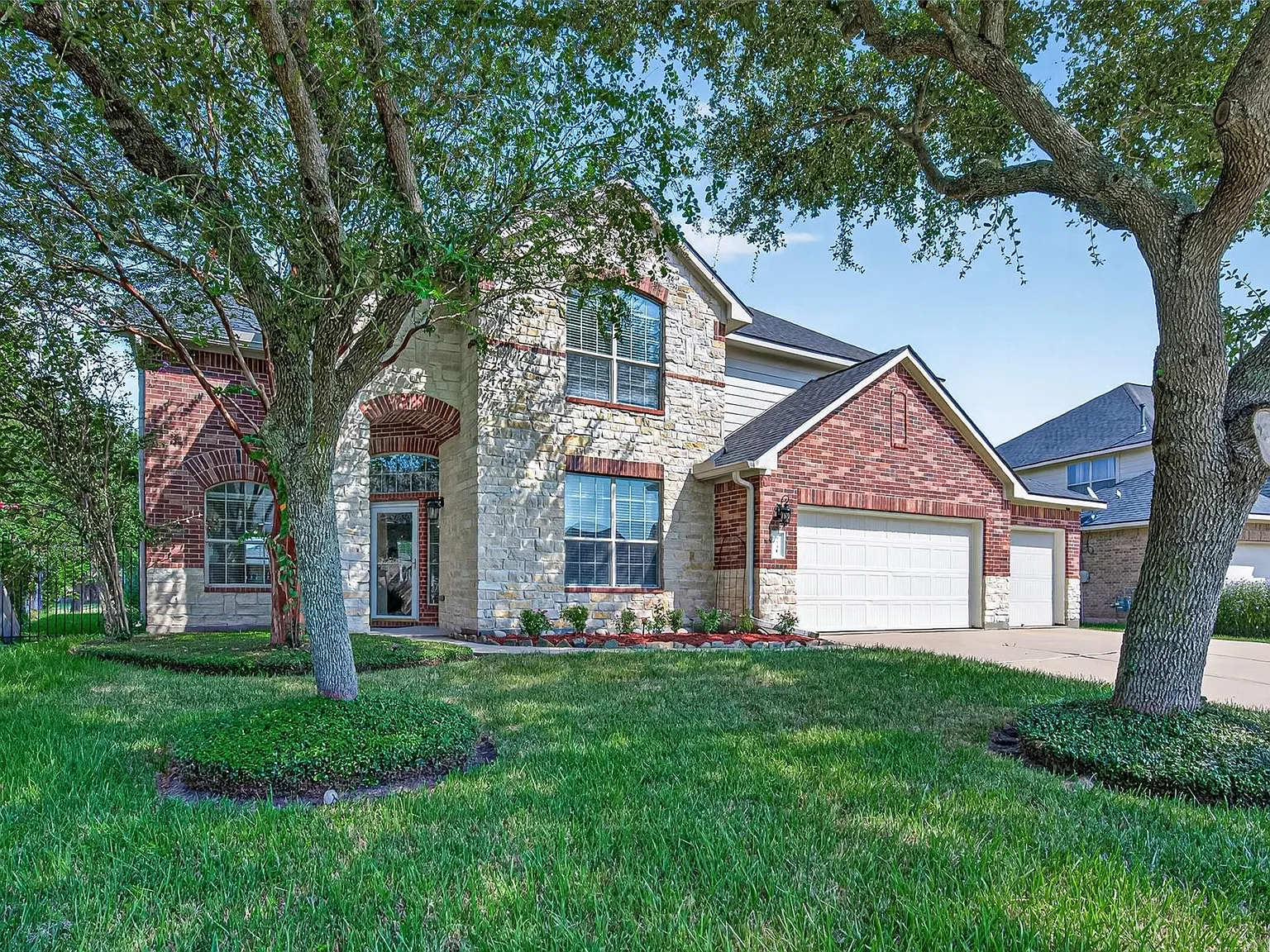 4 bed, 2.5 bath, 3012 sqft, $2,800 — Photo 1