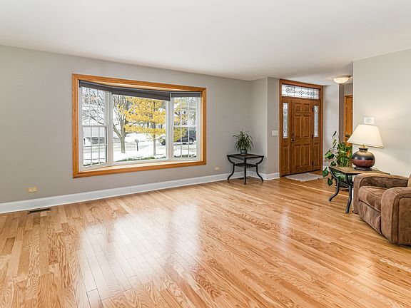 3rd image of 313 Southgate Dr