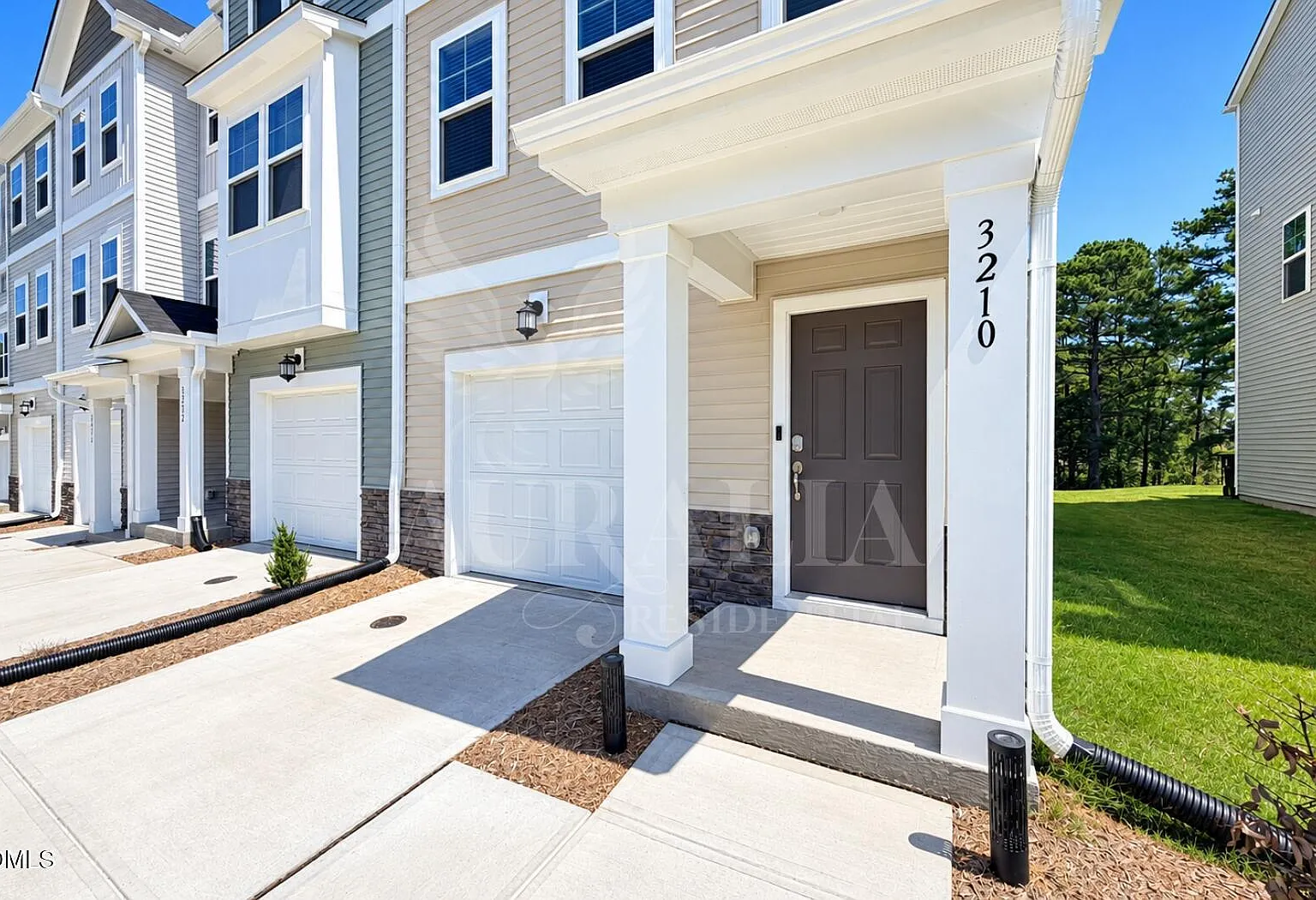 3 bed, 3.5 bath, 1858 sqft, $2,300 — Photo 4
