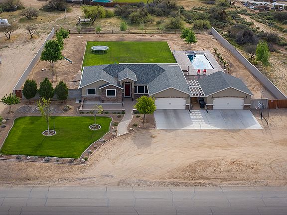 Full 1 acre lot 