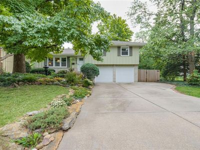 7925 Colonial Dr, Overland Park, KS, 66204
