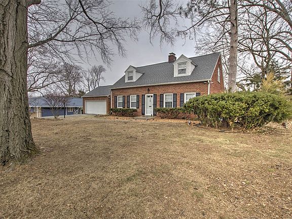 2nd image of 228 Southmoreland Pl