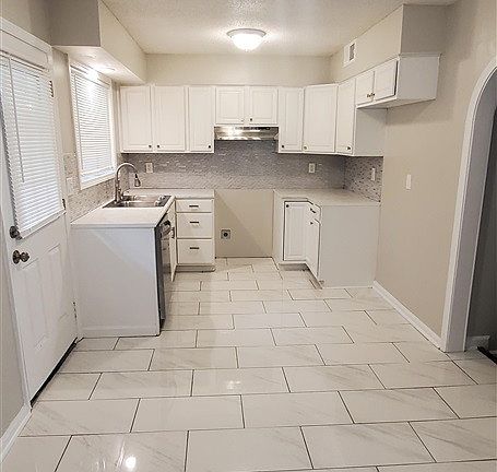 4th image of 4032 Hitchcock Dr