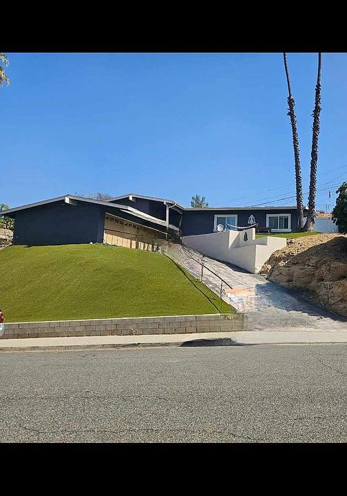 1st image of 2975 Robin Rd