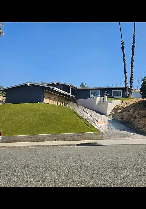 2975 Robin Rd