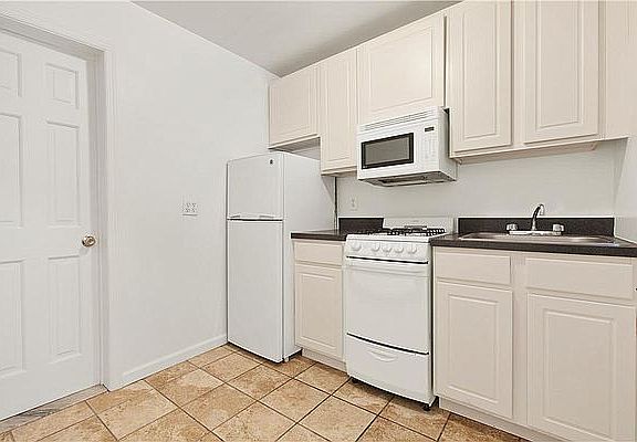4th image of 233 E 89th St #E4