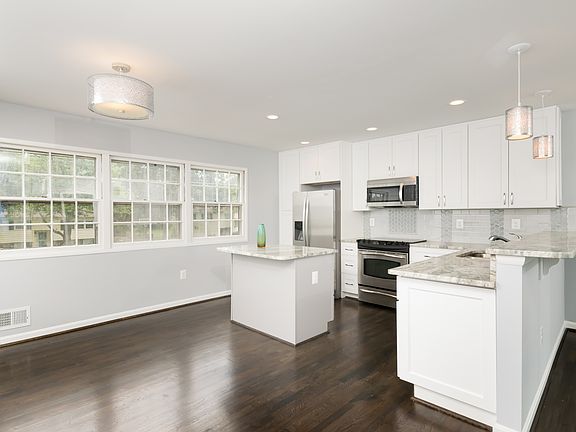 3rd image of 6108 Larkspur Dr