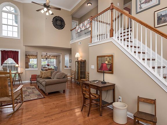 4th image of 317 Richardson Pl