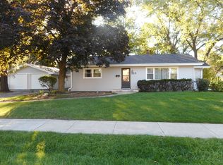 329 E Ardmore Ave, Roselle, IL 60172