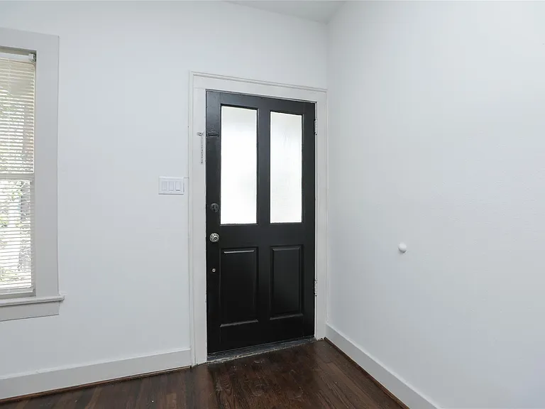 1244 W 21st St — Photo 10
