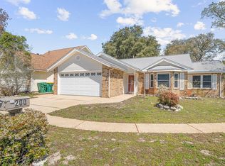 200 Woodland Park Cir, Mary Esther, FL 32569