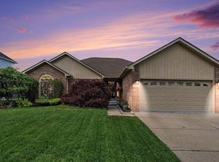 19319 Weathervane Dr, Macomb, MI 48044