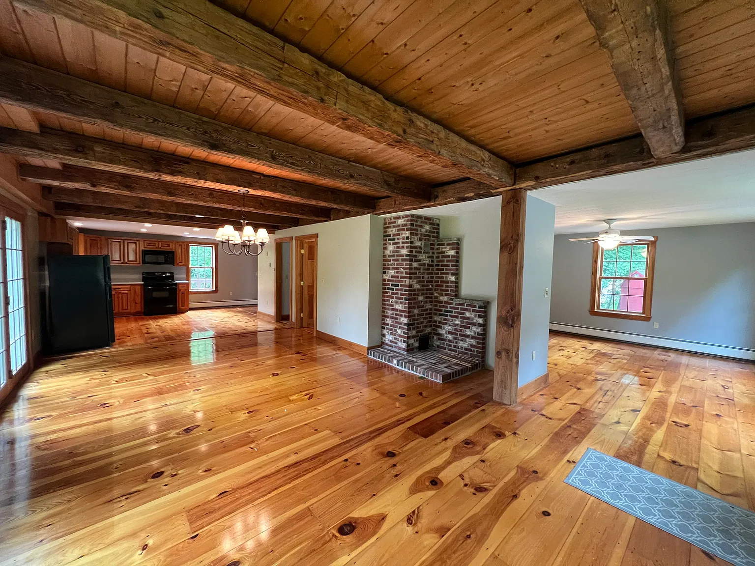 2 bed, 1500 sqft, $2,700 — Photo 2