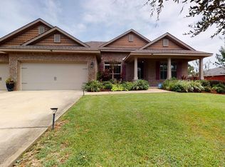 1938 Cardinal Ln, Navarre, FL 32566