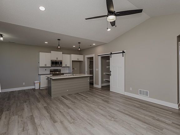 3rd image of 1269 E Park Glen Ct