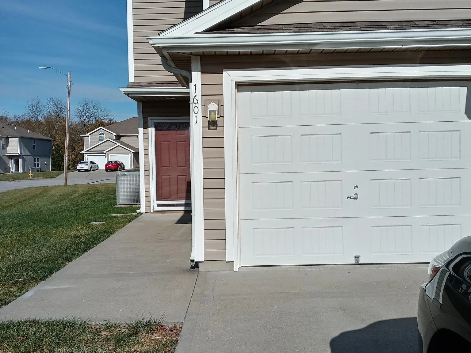 3 bed, 2.5 bath, 1395 sqft, $1,685 — Photo 1