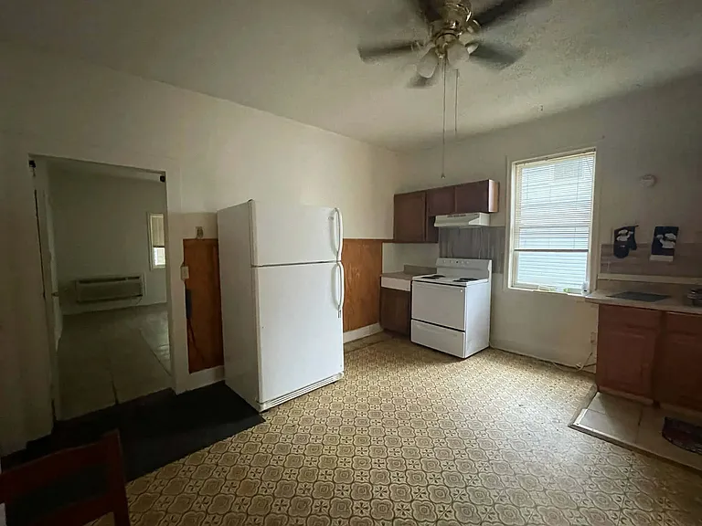300 Sortwell St #B — Photo 15