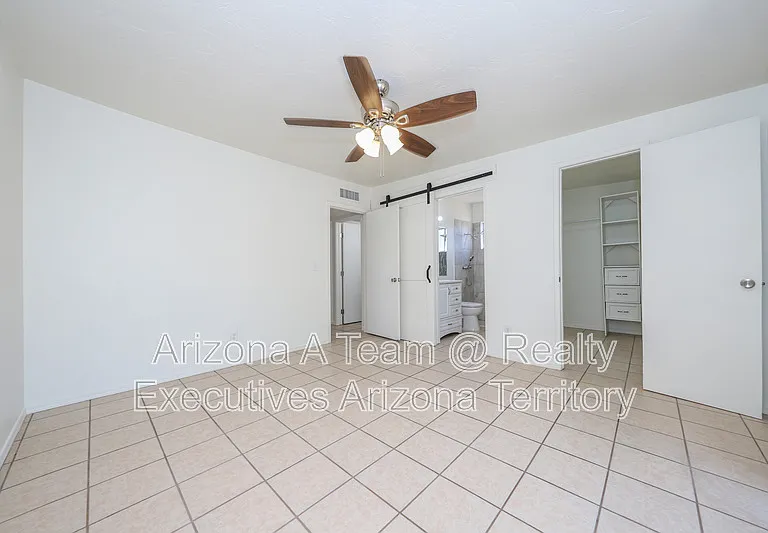 9530 E 42nd St — Photo 15
