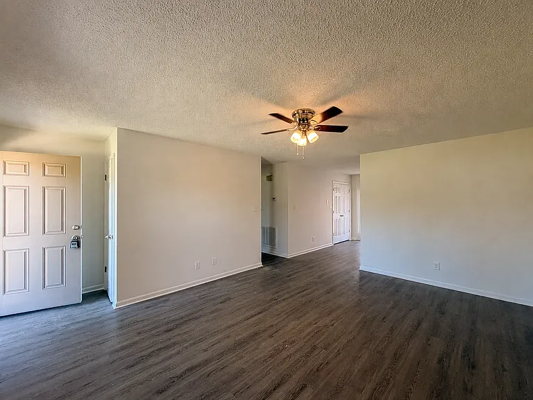 406 W Hooks River Rd #D — Photo 8