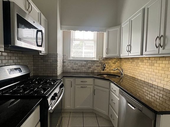 3rd image of 15 N Washington St APT 1