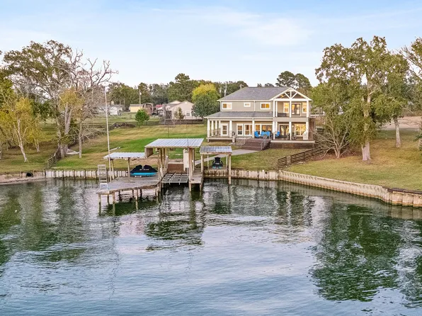 224 Oak Crest Dr, Livingston, TX 77351