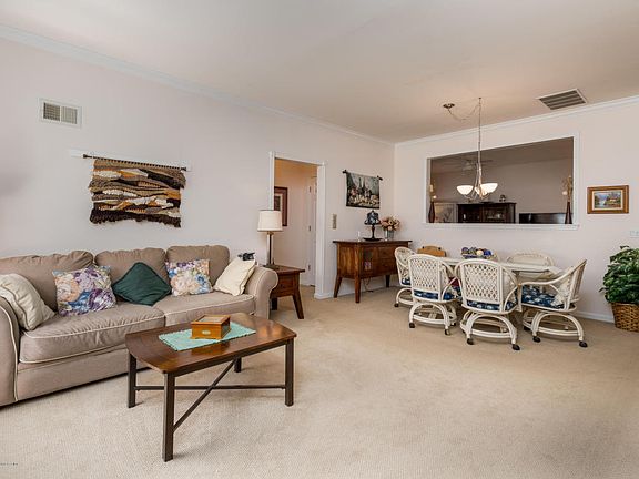 4th image of 38 Sunnybrook Ln