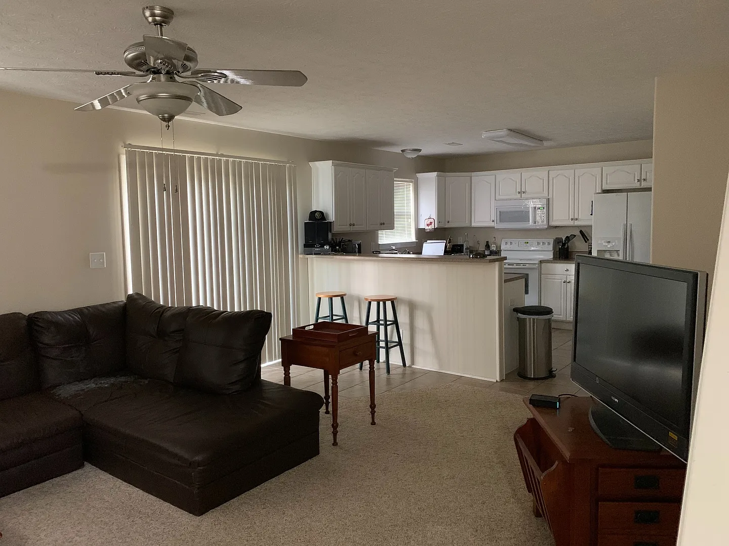 3 bedroom/3.5 bathroom Home Within Walking Distance to Campus! — Photo 2