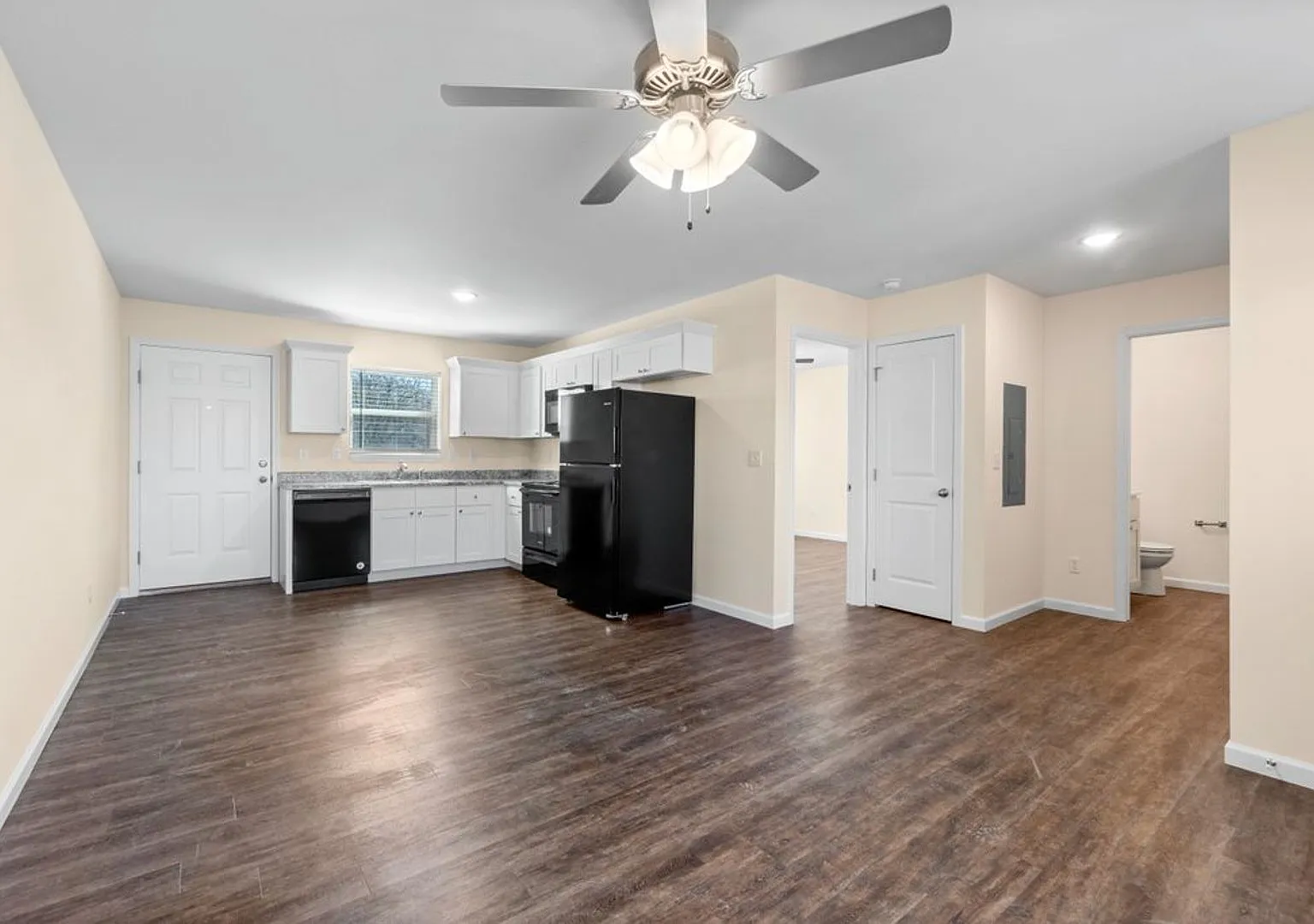 Highland Point 737 — Photo 3