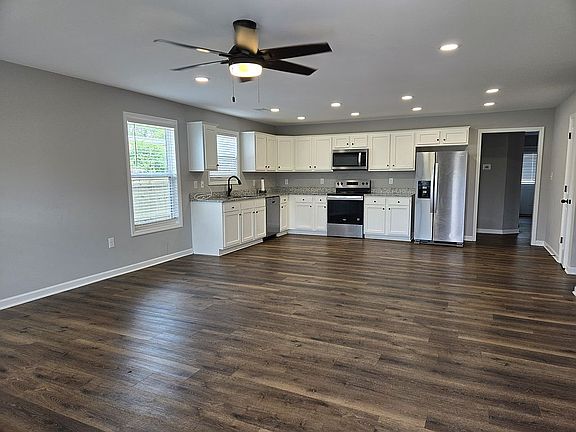 2nd image of 401 Broadway St