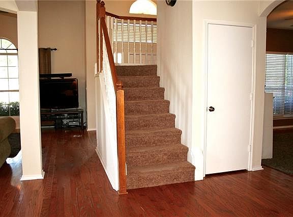 3rd image of 7020 Chateau Dr