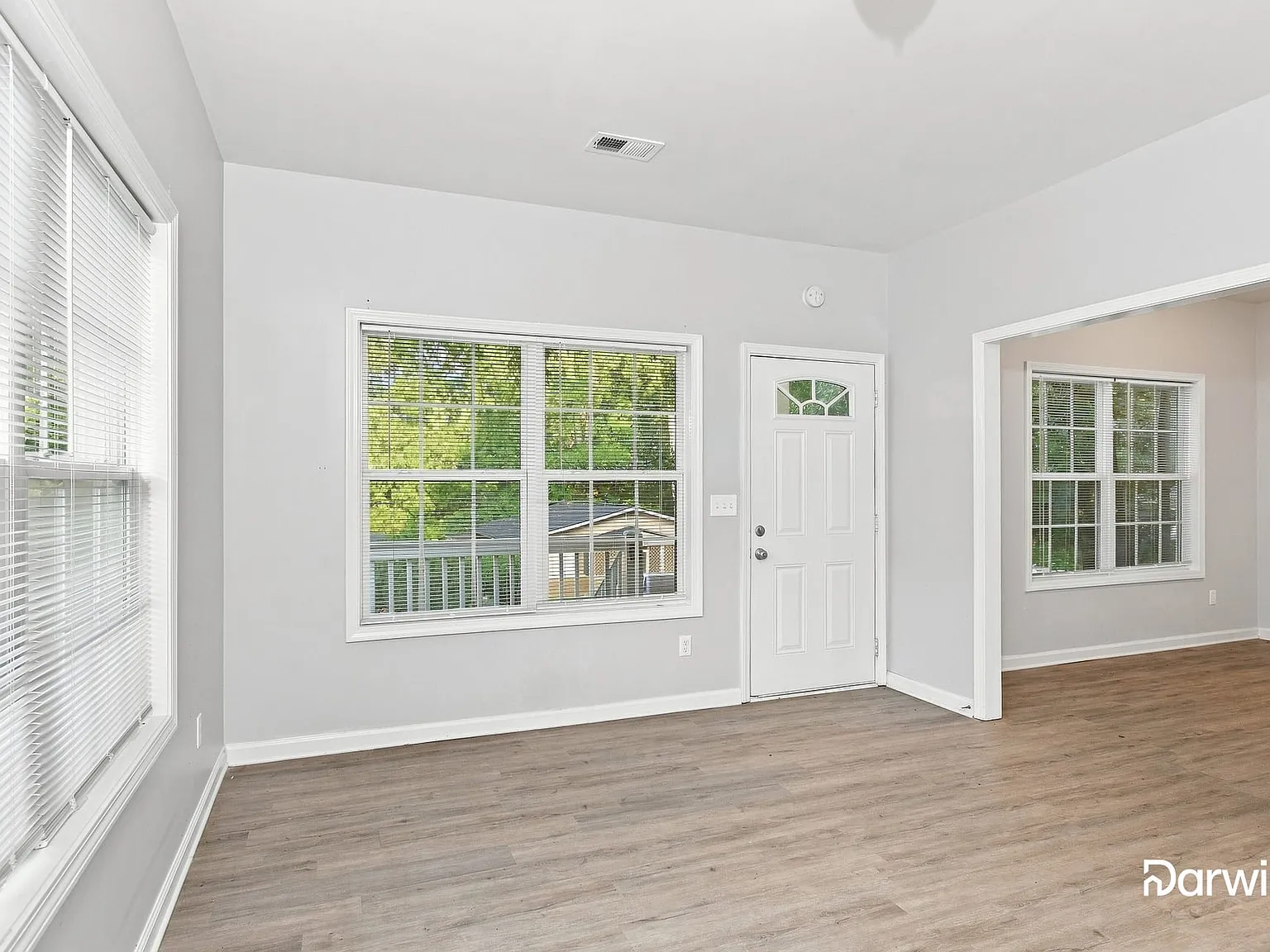 4 bed, 2.0 bath, 1274 sqft, $1,720 — Photo 4