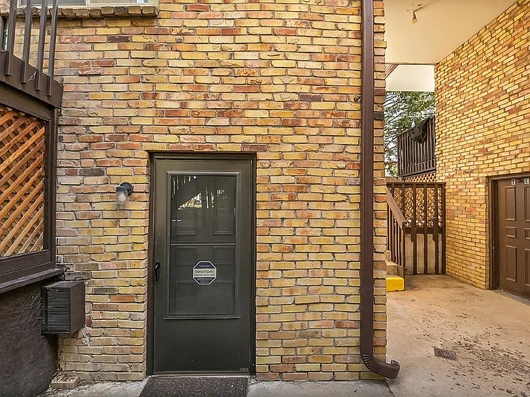 1390 Everett Ct #107 — Photo 1