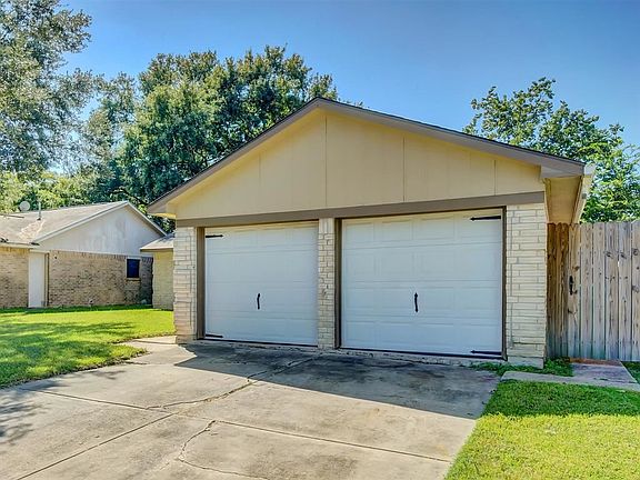 2nd image of 19923 Burle Oak Dr