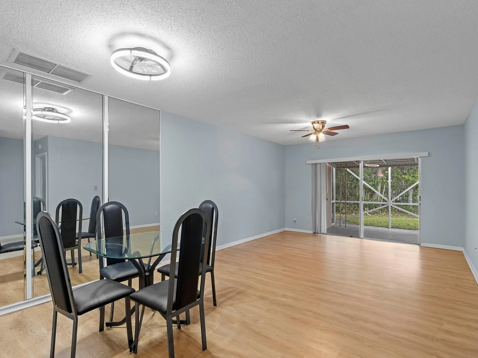 2 bed, 1.0 bath, 908 sqft, $1,800 — Photo 4