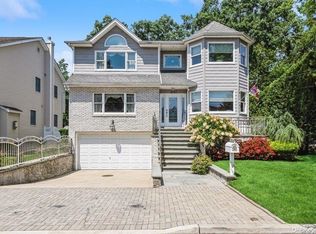 2137 3rd Ave, Merrick, NY 11566