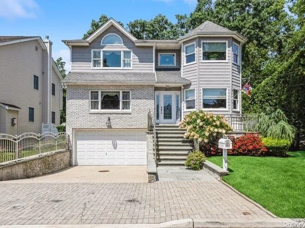 2137 3rd Avenue, Merrick, NY 11566