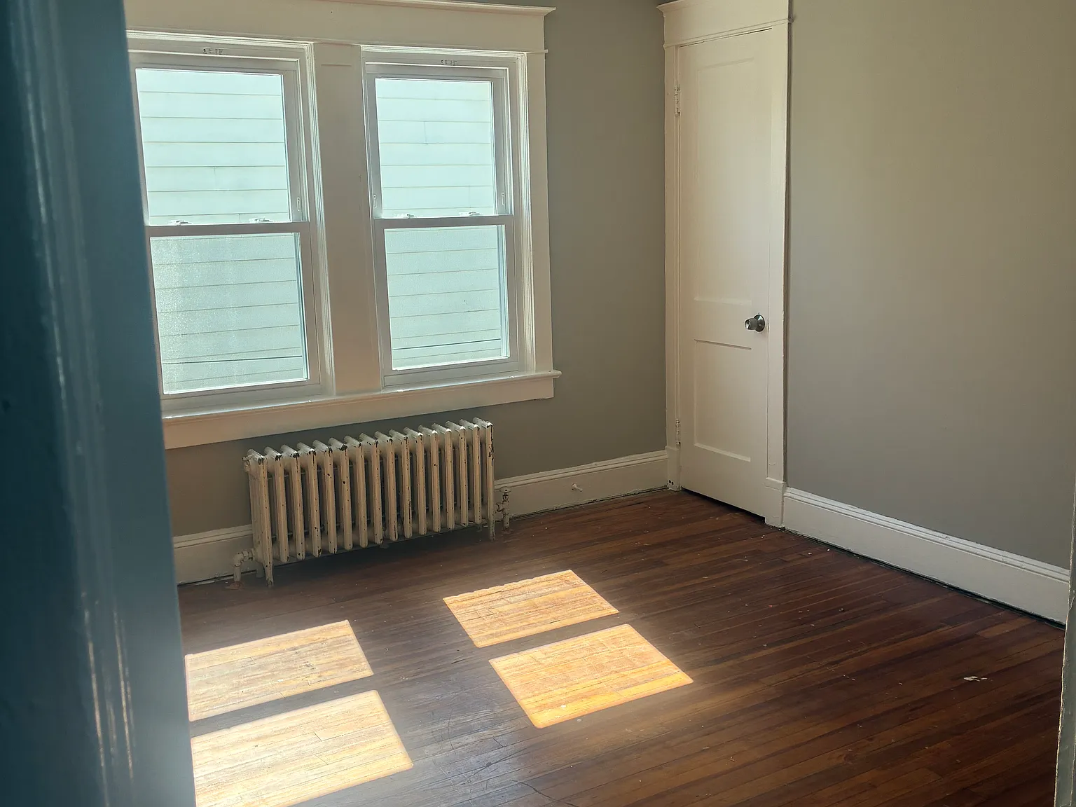 4 bed, 2339 sqft, $3,100 — Photo 4